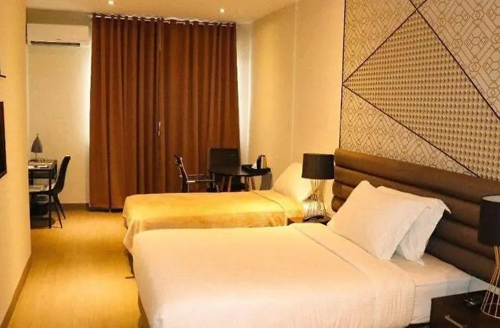 Hotel Maxx Ortigas 4*